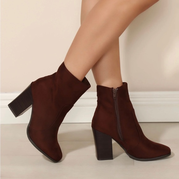 $5 in bundle💟 Cocoa Brown Booties - Picture 1 of 4